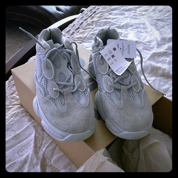 Yeezy salt new 10 1/2